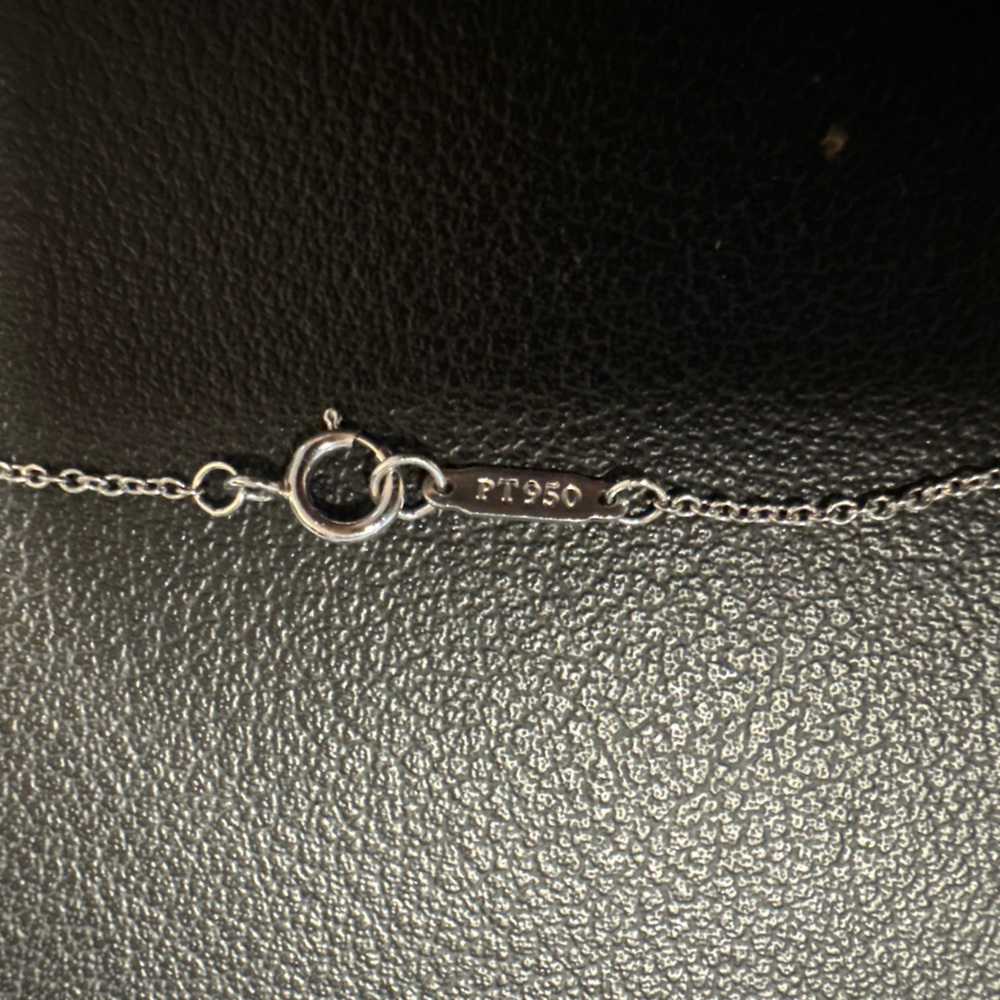 Tiffany Lynn pendant necklace in Platinum & Diamond. Sold private sale - Picture 4 of 6